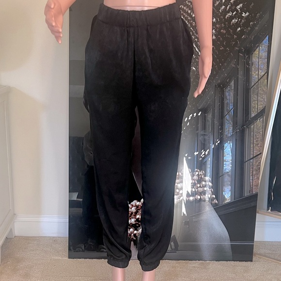 “Comfortable” Black Jogger Pants. Size L. Great Fit! Like New. - Picture 4 of 7